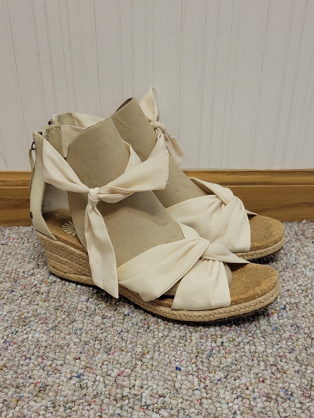 Ugg Yarrow Women's Cream Silk Tie-Strap Espadrille Wedge Sandals Sz 6.5 Summer